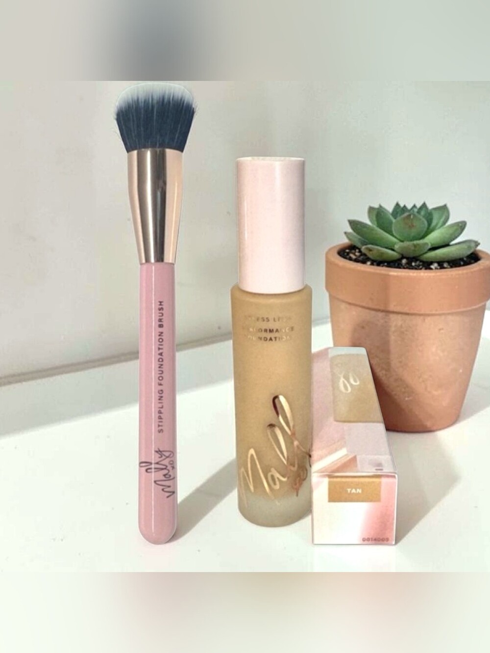 Mally XO Stress Less Foundation In Tan & Stippling Foundation Brush Duo